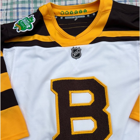 2019 Winter Classic Boston Bruins NHL Jersey - Picture 2 of 5